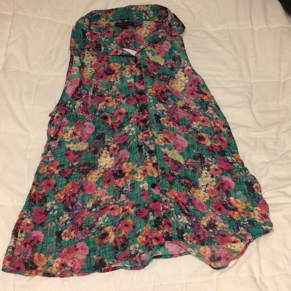 Floral sleeveless blouse